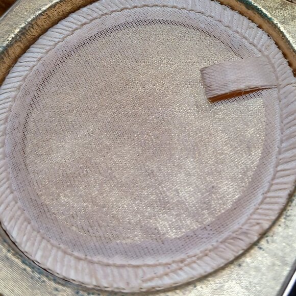 Avon Compact - Picture 4 of 5